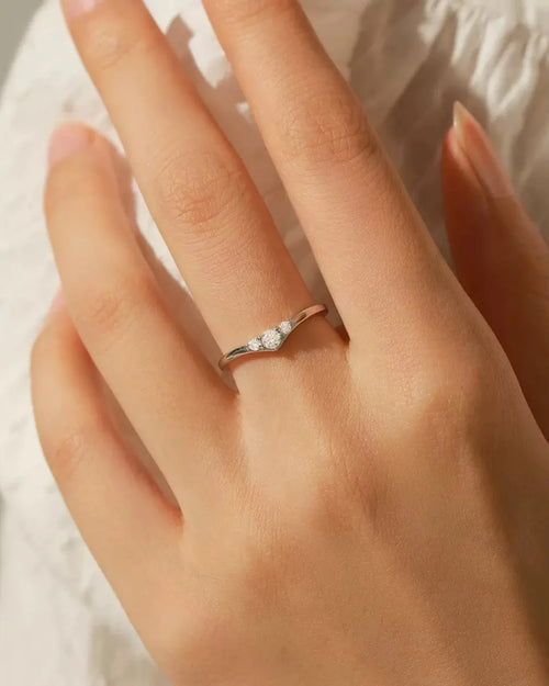 Three-stone V-ring worn on hand