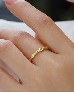 Close-up of AriaEcho 18k gold double band moissanite ring on hand