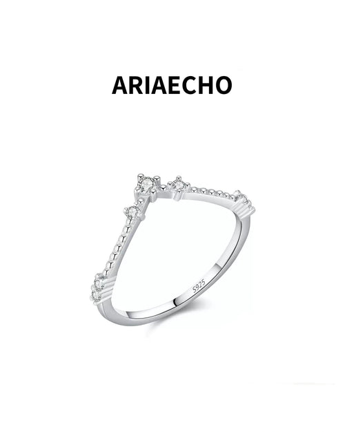 AriaEcho dainty moissanite crown ring – product photo