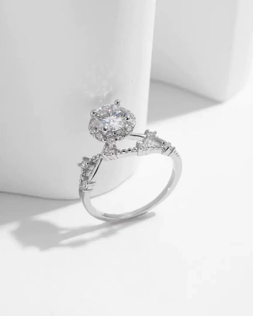 D color VVS1 moissanite stone highlight