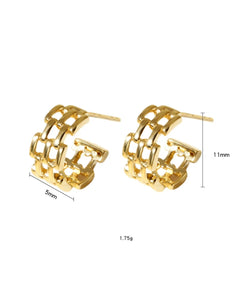 11mm chunky chain gold huggie earrings size detail