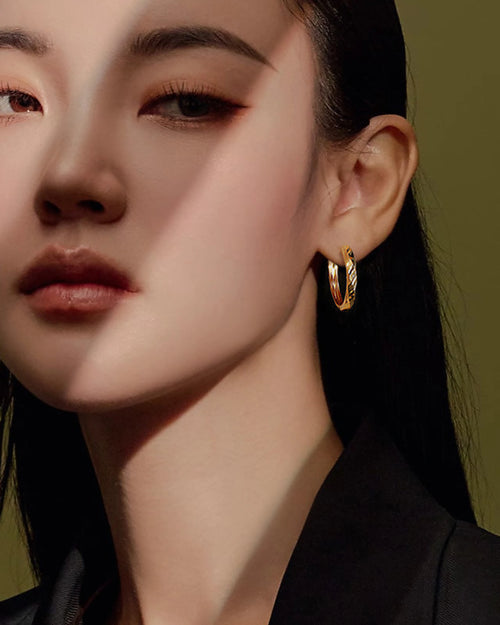 AriaEcho minimalist gold hoop earrings 17mm diamond cut texture everyday luxury jewelry