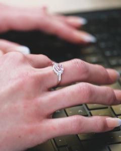 Éclatant Pink Round Ring