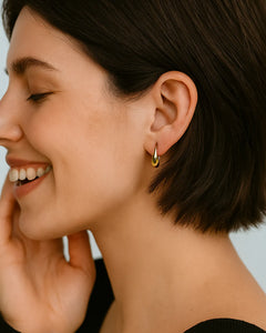 woman_wearing_gold_plated_sterling_silver_teardrop_earrings